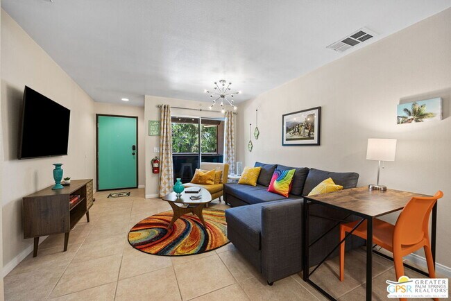 Building Photo - 575 N Villa Ct