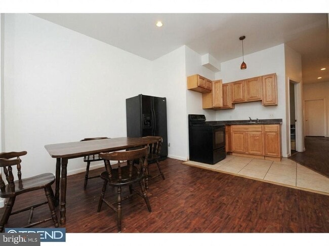 Building Photo - 1923 W Diamond St