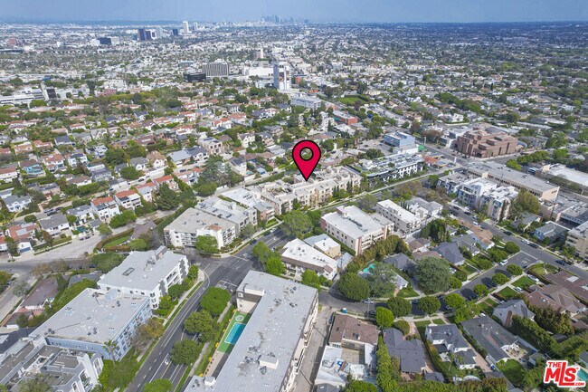 Building Photo - 1318 S Roxbury Dr