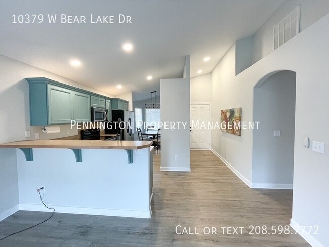 Building Photo - 10379 W Bear Lake Dr