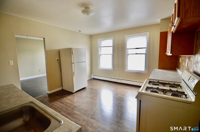 Building Photo - 2343 Barnum Ave