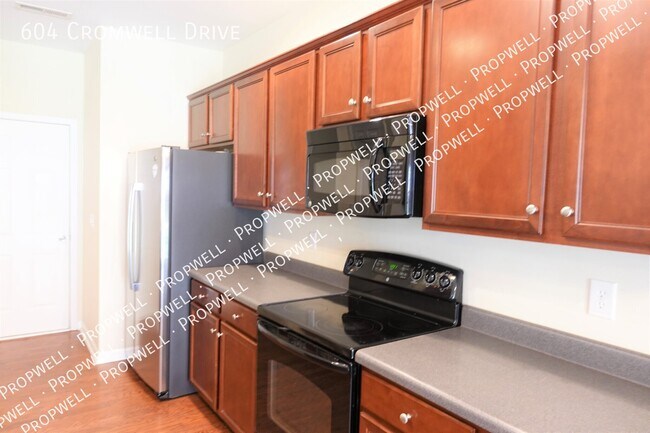 Building Photo - 604 Cromwell Dr
