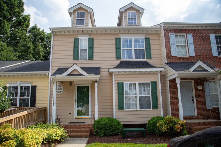Primary Photo - 2723 Sterling Park Dr