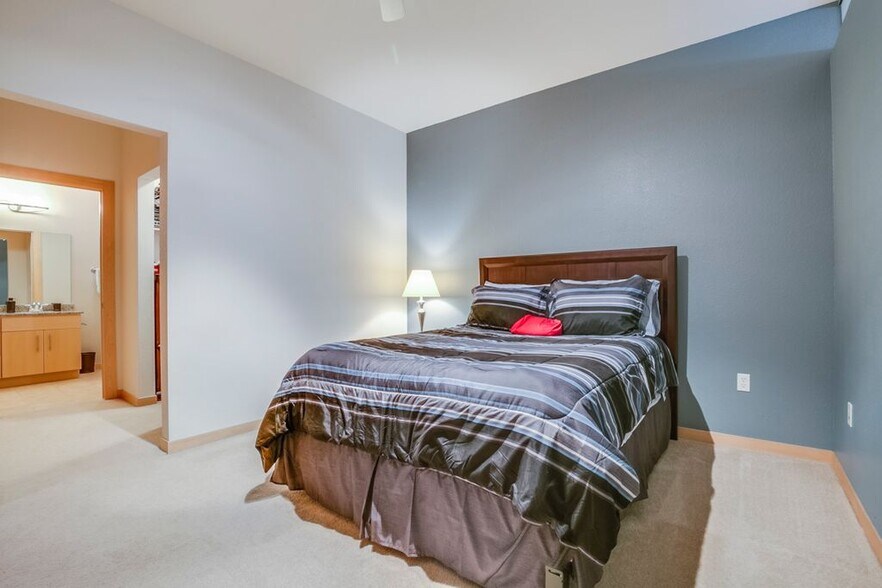 Bedroom - 601 E Ogden Ave