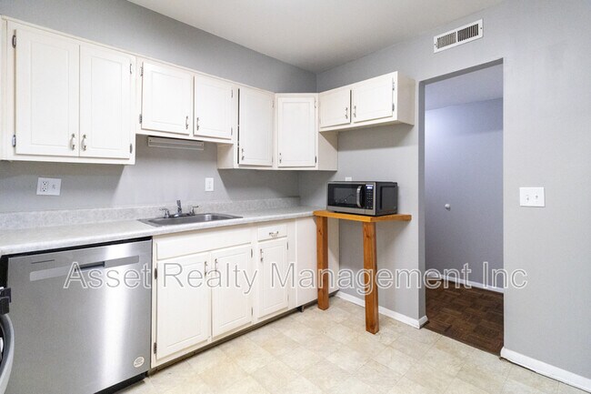 Building Photo - 3636 Taliluna Ave