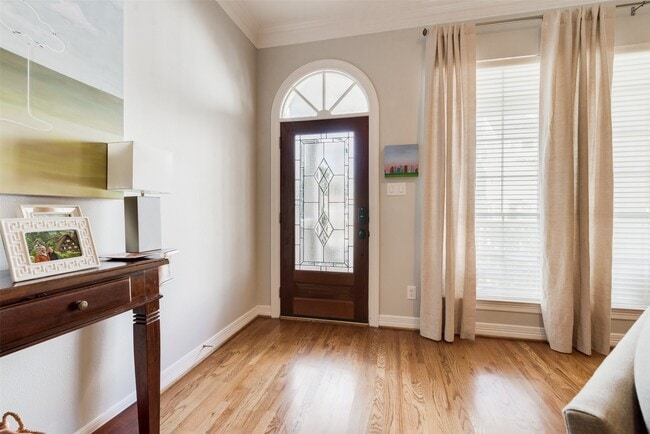 Building Photo - 1504 W 23rd St