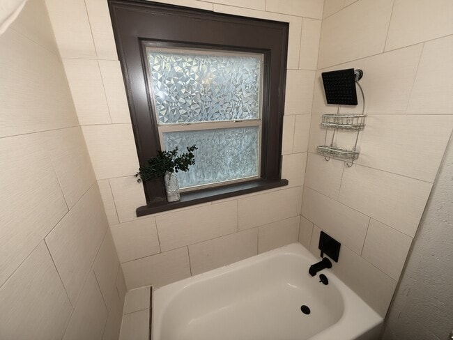 Building Photo - 504 W Gandy St