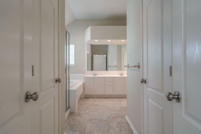 Building Photo - 147 Shelter Rock Ct