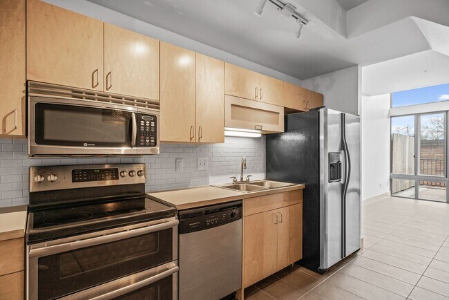 Building Photo - Modern 1-Bed 1.5-Bath + Den Condo in Minneapolis!