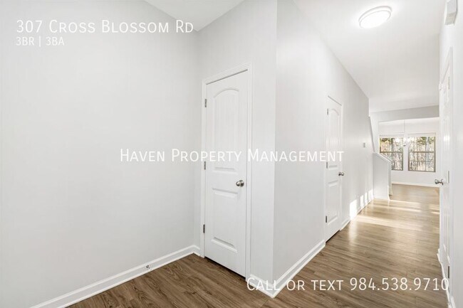 Building Photo - 307 Cross Blossom Rd