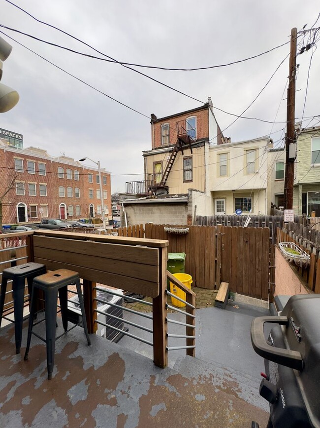 Building Photo - Charming 2 Bedroom/2.5 Bathroom in South Baltimore, MD!