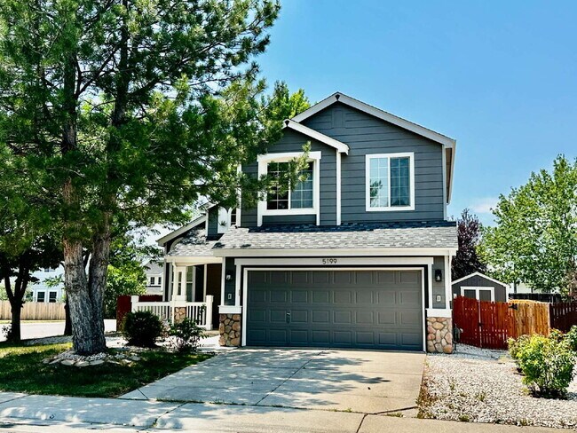 Building Photo - "Charming Centennial Retreat: Spacious 3-Bedroom Home with 2.5 Baths!