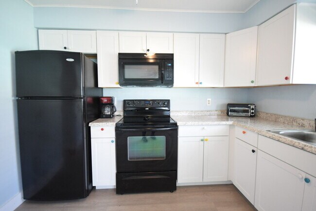 Building Photo - FULLY FURNISHED Condo For Rent in Pinellas...