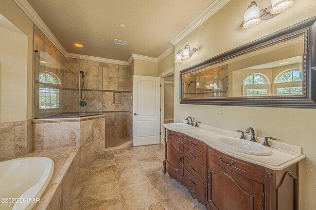 Building Photo - 5090 Riverside Dr