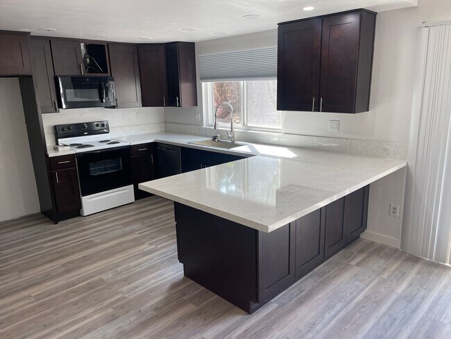 Building Photo - 808 Plaza Flora
