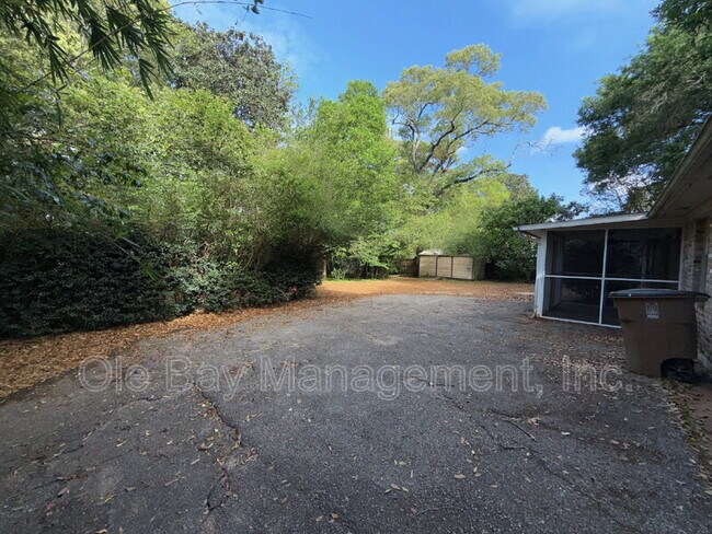 Building Photo - 2016 Cathedral Way