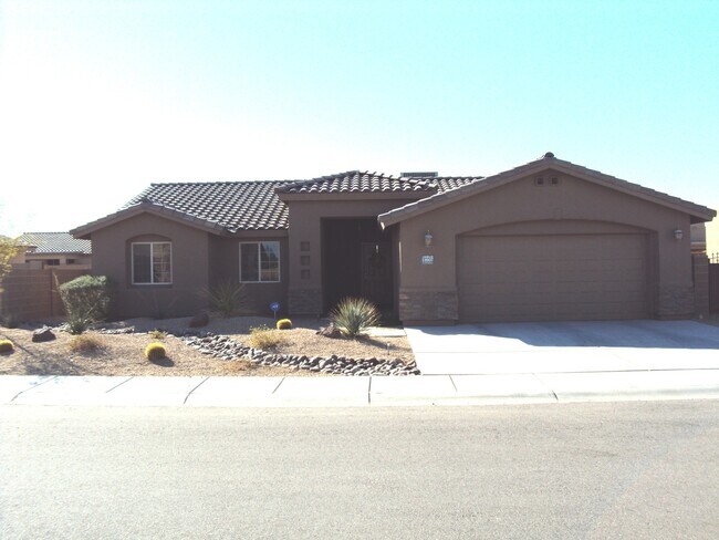 Building Photo - Beautiful Family home in Estrella