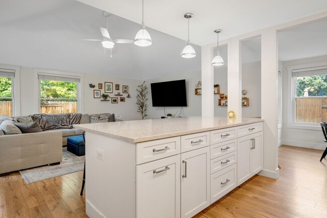 Building Photo - Beautiful 4-Bed, 3-Bath Southeast Boise Ho...