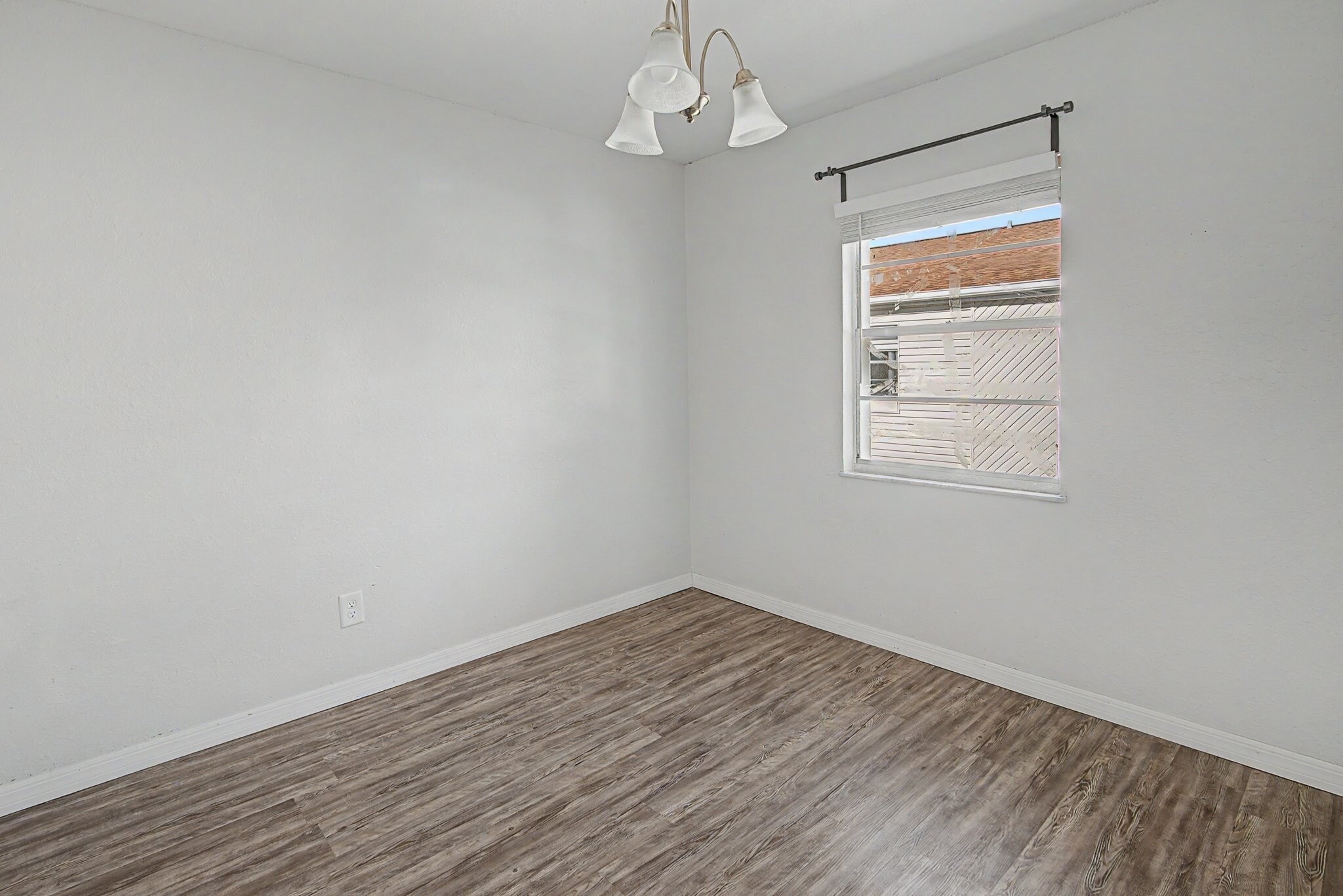 Building Photo - 7210 N Manhattan Ave