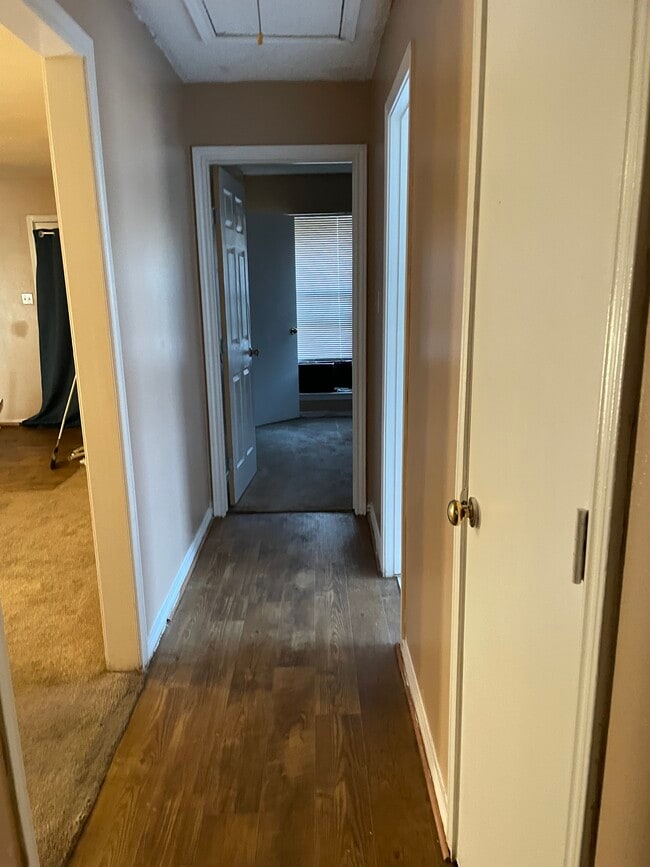 Building Photo - 1408 Bluffview Dr