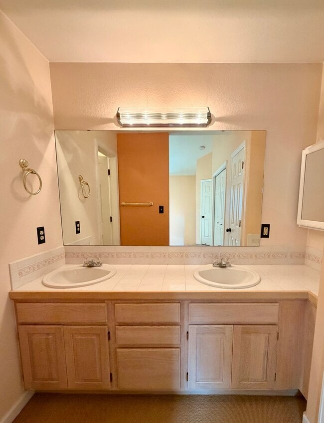 Building Photo - 5-Bed, 2.5-Bath Home Near MacIntosh Lake with Hardwood Floors, Gas Fireplace, and Finished Basement