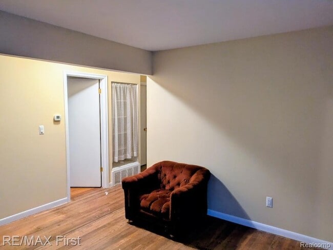 Building Photo - 247 Hecht Dr