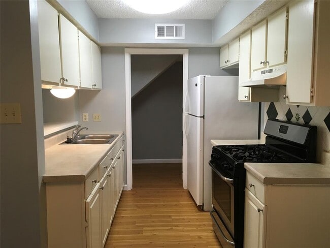 Building Photo - 1312 Southport Dr