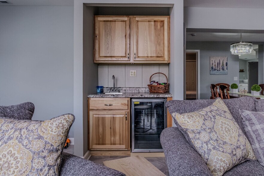 Building Photo - 3407 Venice Ave