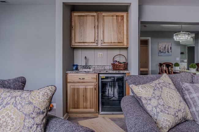 Building Photo - 3407 Venice Ave