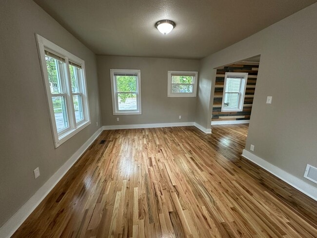 Building Photo - Renovated 2BR/1BA Rent to Own Home with Dr...