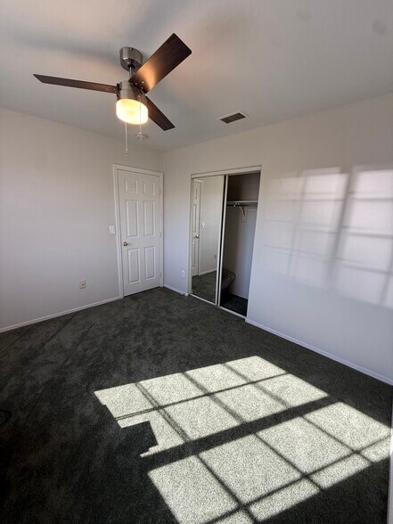 Building Photo - 8868 W Greer Ave