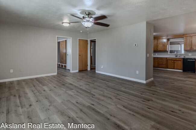 Building Photo - 3005 W Lathrop Rd