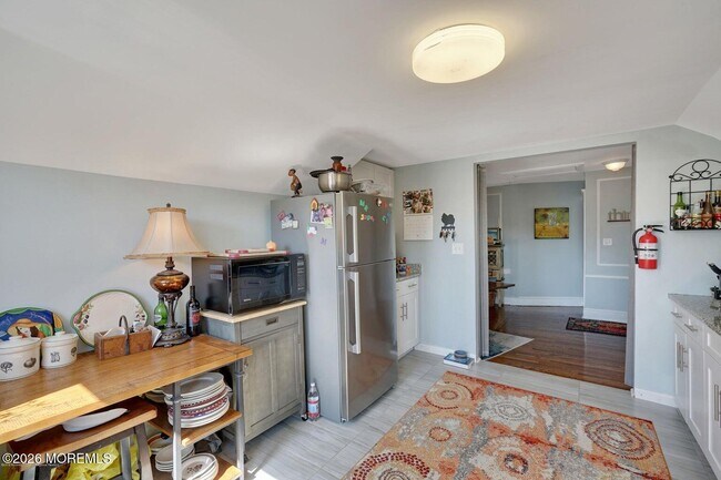 Building Photo - 304 7th Ave