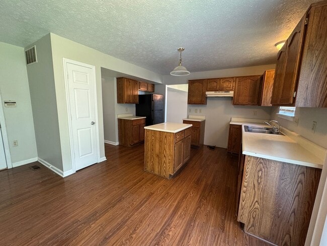 Building Photo - Eagle Creek 3 Bed 2.5 Bath