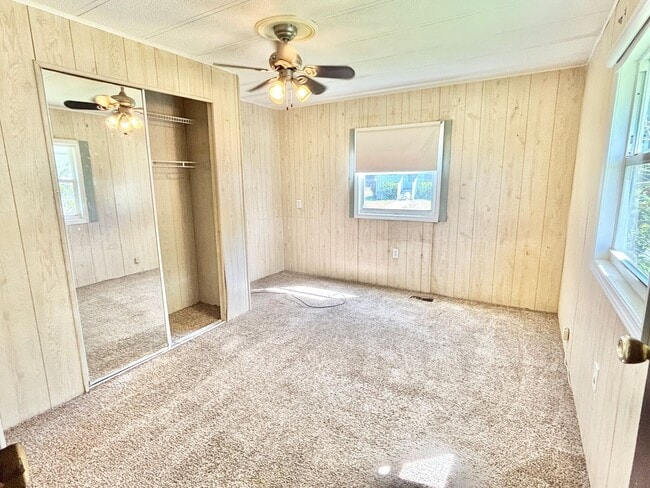 Building Photo - Unfurnished 2 Bedroom Manufactured Home in Barefoot Bay Available Now!