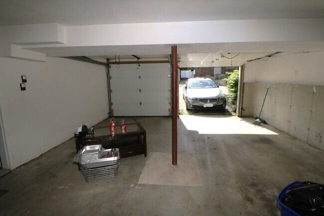 Building Photo - 141 Groves Ave
