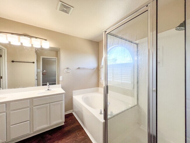 Building Photo - 218 Val Verde Dr