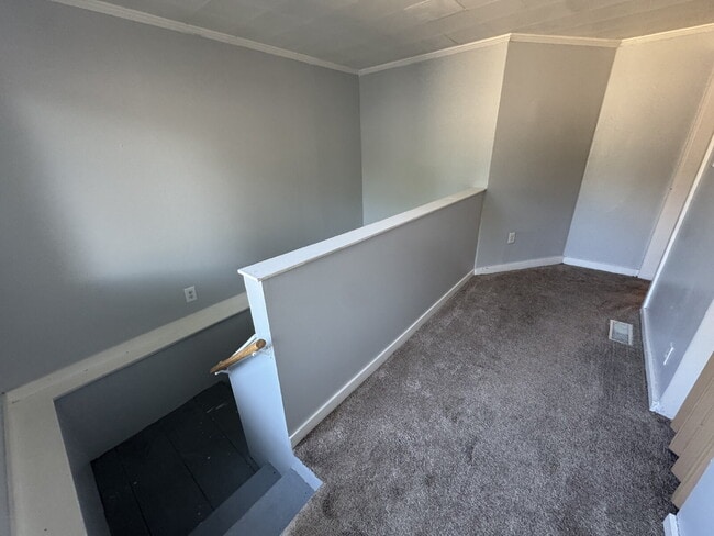Building Photo - "Your Own Little Hideaway" — Private 2 Bed Home with Balcony & Yard