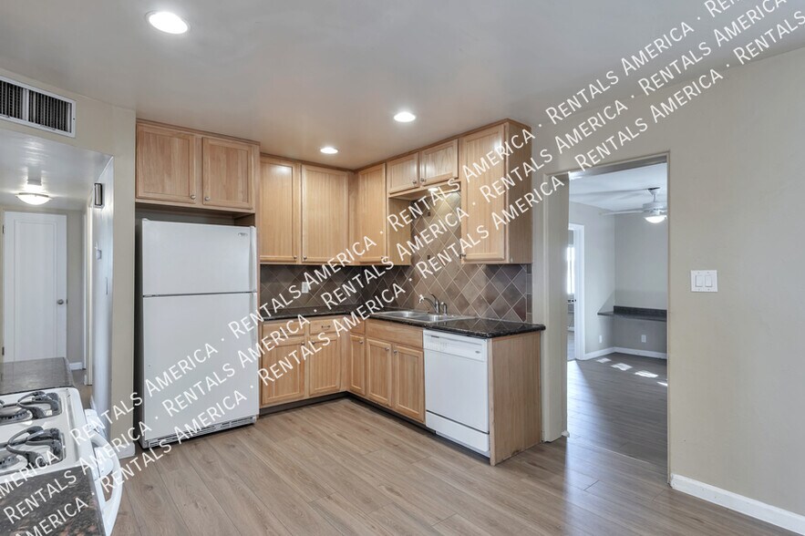 Building Photo - 2606 N Tyndall Ave
