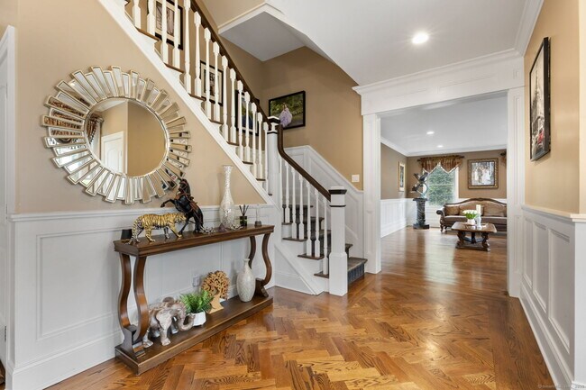 Building Photo - 354 Oaklawn Ave