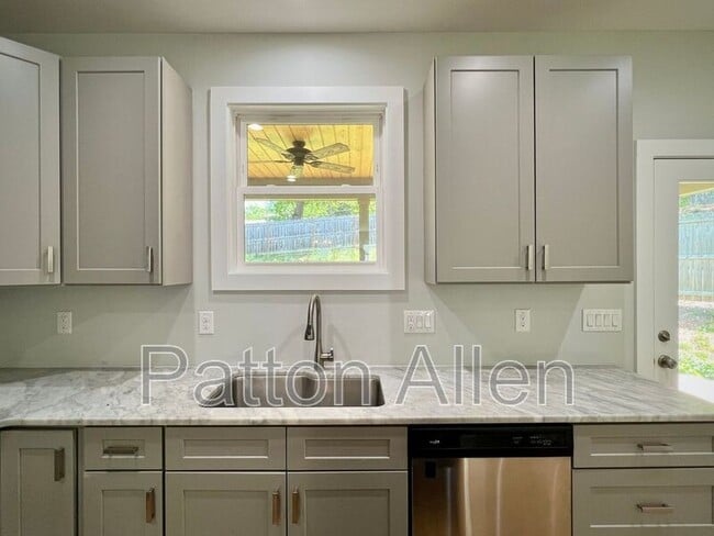 Building Photo - 308 London Rd