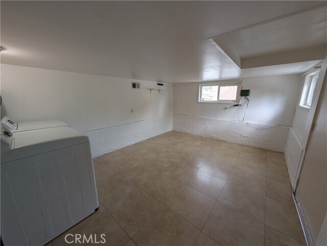 Building Photo - 1108 E Altadena Dr