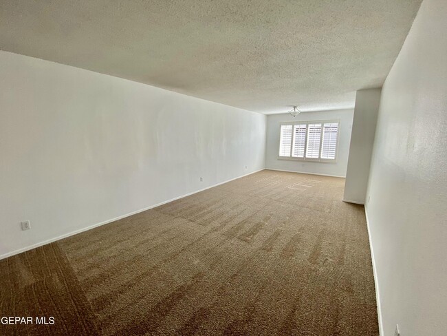 Building Photo - 1305 Vista De Oro Dr