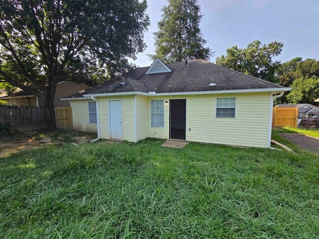 Building Photo - 2518 Derbyshire Ave