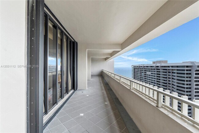 Building Photo - 2 Grove Isle Dr