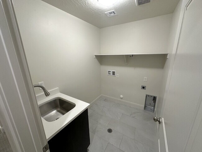 Building Photo - “St. George, Aspen Estates: 5 spacious bed...