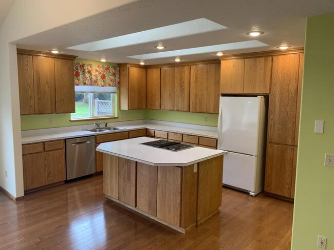 Building Photo - 2931 Cedarwood Ct SE