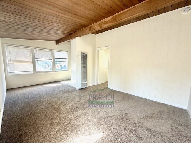 Building Photo - 25 Willow Ave