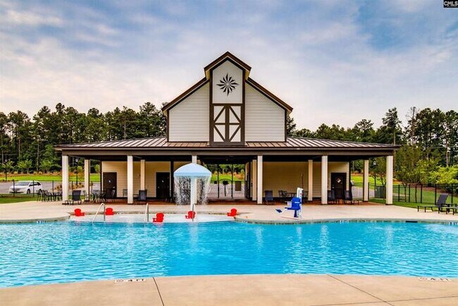 Building Photo - 2 year old home close to ft jackson
