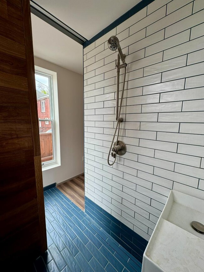 Building Photo - 107 Calder St